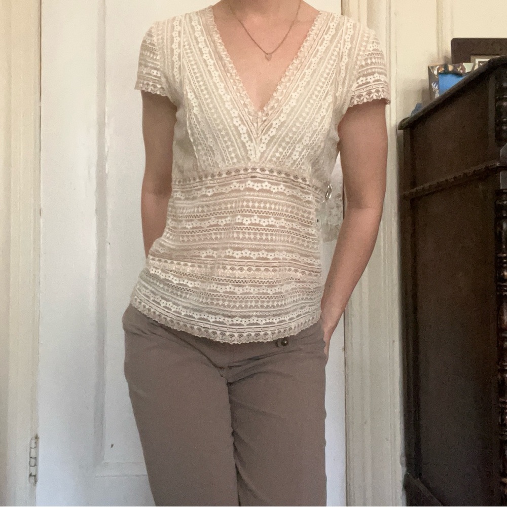 Banana Republic Cream Lace V-Neck Short Sleeve Top